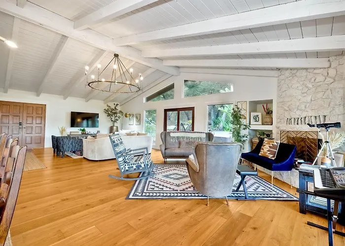 City Getaway, Hot Tub, Fire Pit, Game Room, Bbq, Hiking Trails, Vineyard Views, B-Ball