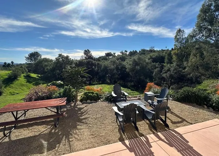 10 Acre Wine Farmhouse • Patio • Fire Pit • Grill